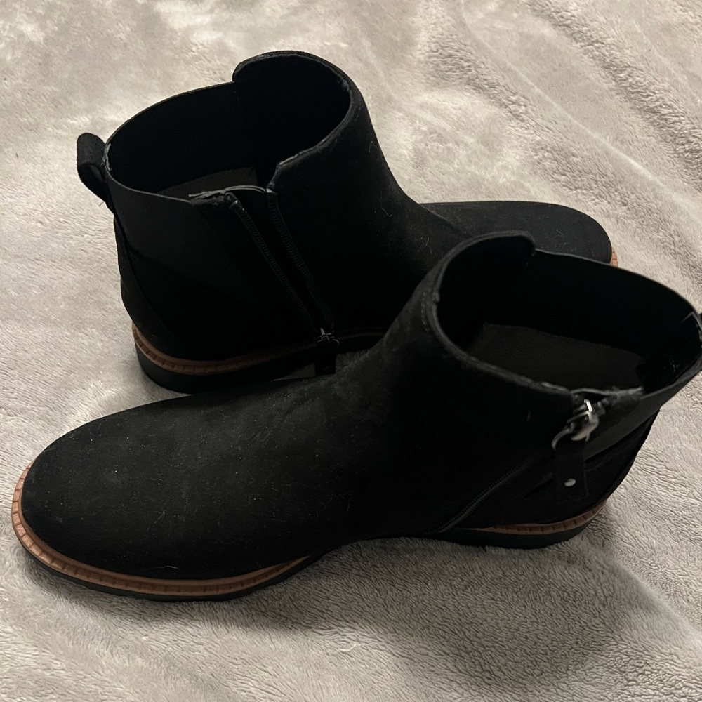 Boots - Picture 7 of 7